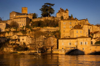 Zeitgenössisches Werk mit dem Titel « Puy-l'évêque », Erstellt von PHOTOSNICO