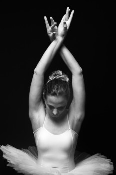 Zeitgenössisches Werk mit dem Titel « Dans les bras d'une danseuse », Erstellt von PHOTOSNICO