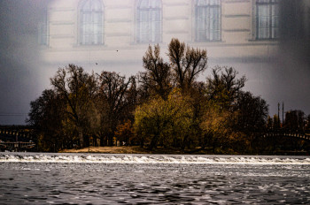 Zeitgenössisches Werk mit dem Titel « Reflexion sur vue du fleuve a Prague », Erstellt von MARION BORELLE