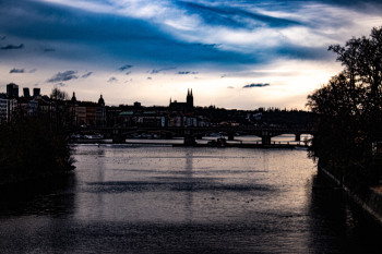 Zeitgenössisches Werk mit dem Titel « Vue d'ensemble de Prague », Erstellt von MARION BORELLE