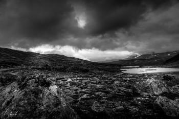 Zeitgenössisches Werk mit dem Titel « Sognefjellet - Road 55 - Norway », Erstellt von BOKEH