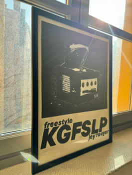 Zeitgenössisches Werk mit dem Titel « KGFSLP », Erstellt von LISA GALLE