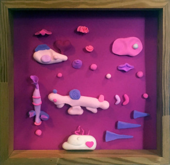 Zeitgenössisches Werk mit dem Titel « 285) Fushia, 30x30, Pâte Polymére, 29 02 24 », Erstellt von ISIS BI M