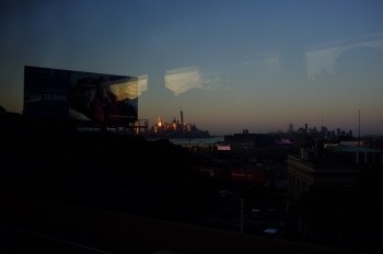 Zeitgenössisches Werk mit dem Titel « NYC view from the bus », Erstellt von HERVE PEZZINI