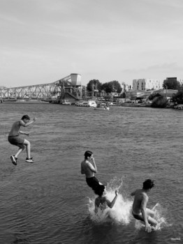 Zeitgenössisches Werk mit dem Titel « Baignade », Erstellt von UN REGARD SUR SèTE