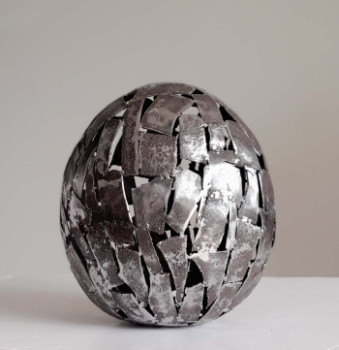 Zeitgenössisches Werk mit dem Titel « Steel egg », Erstellt von JéRôME POUMèS