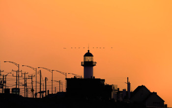 Zeitgenössisches Werk mit dem Titel « Envol au dessus du phare », Erstellt von KILLIANHASARDEUX