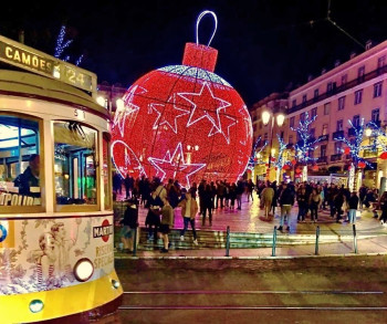 Zeitgenössisches Werk mit dem Titel « Evau "Navidad en Lisboa"2024 », Erstellt von EVAU