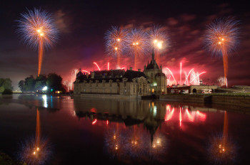 Zeitgenössisches Werk mit dem Titel « Nuit de Feu au Château de Chantilly », Erstellt von WHITE TIGER 60