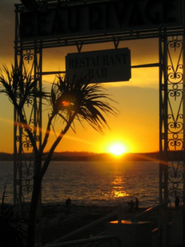 Zeitgenössisches Werk mit dem Titel « Coucher de Soleil sur la Promenade des Anglais à NICE », Erstellt von FRANçOISE MIRAY