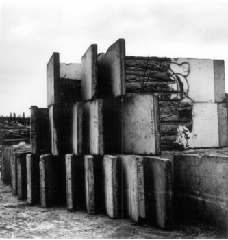 Zeitgenössisches Werk mit dem Titel « 1991 Berlin Wall Cimetery », Erstellt von LAURENT TCHEDRY