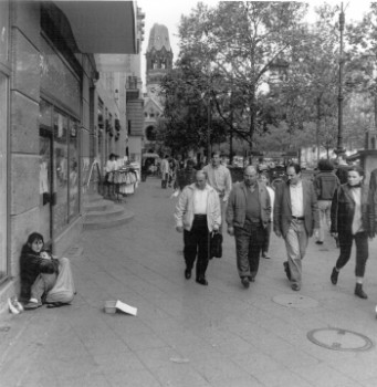 Zeitgenössisches Werk mit dem Titel « 1993 Berlin-Kudamm », Erstellt von LAURENT TCHEDRY