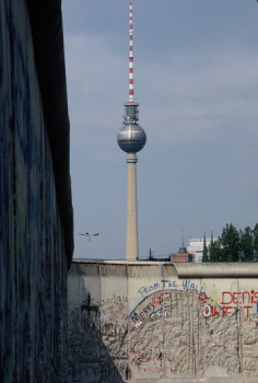 Zeitgenössisches Werk mit dem Titel « 1990 Berlin Wall  2 », Erstellt von LAURENT TCHEDRY