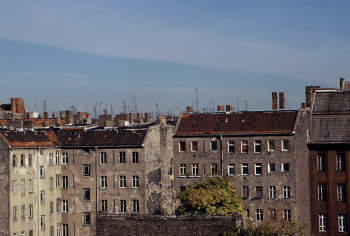 Zeitgenössisches Werk mit dem Titel « 1991 Berlin-Mitte  », Erstellt von LAURENT TCHEDRY