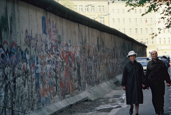 Zeitgenössisches Werk mit dem Titel « 1990 Berlin An der Mauer  », Erstellt von LAURENT TCHEDRY