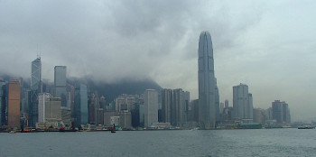 Zeitgenössisches Werk mit dem Titel « hong kong rain », Erstellt von PHILIPPE CHAISNé