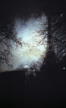 Zeitgenössisches Werk mit dem Titel « Feu d'artifice An 2000 Tour Eiffel », Erstellt von SARCIE