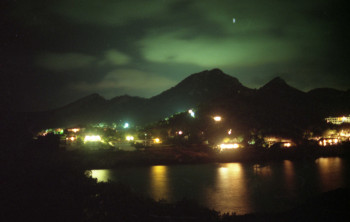 Zeitgenössisches Werk mit dem Titel « Mallorca - Cala Ratjada vue de nuit - encadré », Erstellt von SARCIE