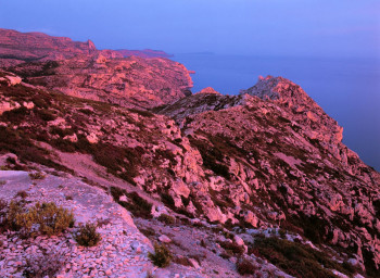 Zeitgenössisches Werk mit dem Titel « calanques de Marseille », Erstellt von FABRICE MILOCHAU