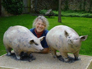 Zeitgenössisches Werk mit dem Titel « Joanna et ses cochons », Erstellt von JOANNA HAIR