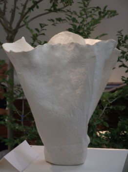 Zeitgenössisches Werk mit dem Titel « Vase porcelaine 2 », Erstellt von MARTINE MENARD