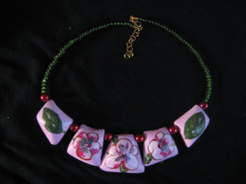 Zeitgenössisches Werk mit dem Titel « BIJOUX  collier (ESPRIT PRINTEMPS) », Erstellt von AMELIE AMELOT