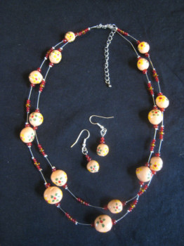 Zeitgenössisches Werk mit dem Titel « BIJOUX (collier et boucles d'oreilles) FLEURETTES », Erstellt von AMELIE AMELOT