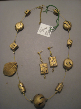 Zeitgenössisches Werk mit dem Titel « BIJOUX (collieret boucles d'oreilles TIGRESSE », Erstellt von AMELIE AMELOT