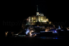 mont-saint-michel-by-night-3